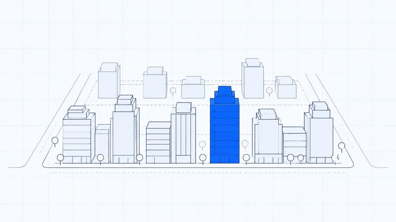 Tramo de calle con edificios de alturas escalonadas frente a otros más bajos en la manzana interior