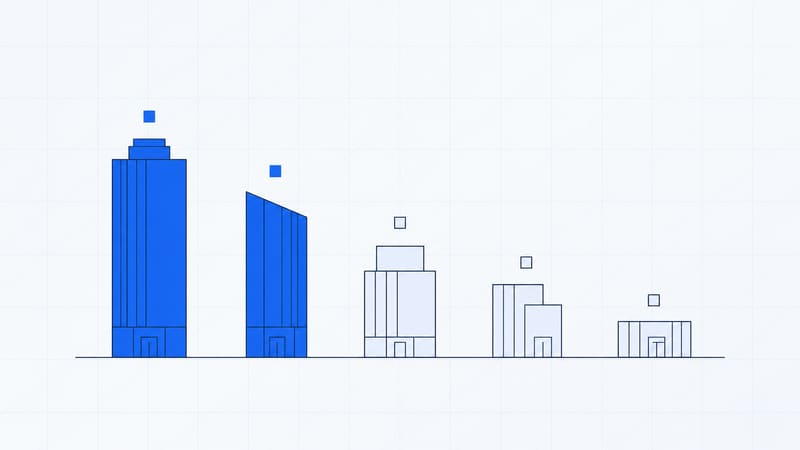 Cinco siluetas de edificios de distinta altura, cada una con un marcador de sigla de zona